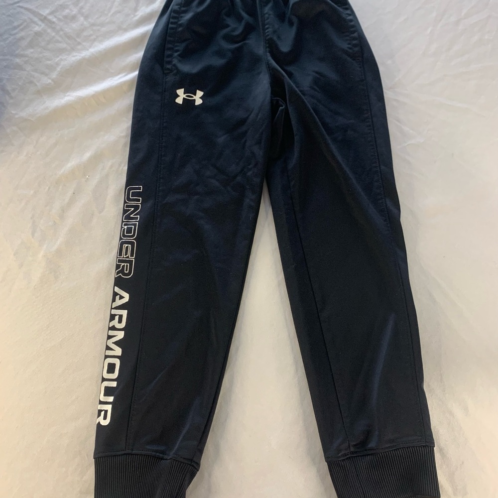 Under Armour Kids Black Joggers size 6